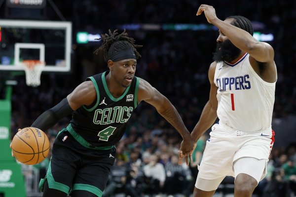 35 years old & contract with 3 years remaining 👀 Famous reporter: The Clippers were interested in Holiday two years ago