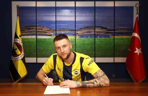 Turkish media: Fenerbahce hopes to buy out Sakk, and has interviewed the President of Paris Saint-Germain in the Champions League final