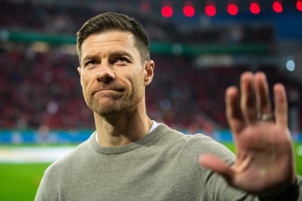 Reporter reports Real Madrid s work this week: Alonso s first training on Monday, Wysen&TAA debuted on Tuesday and Wednesday