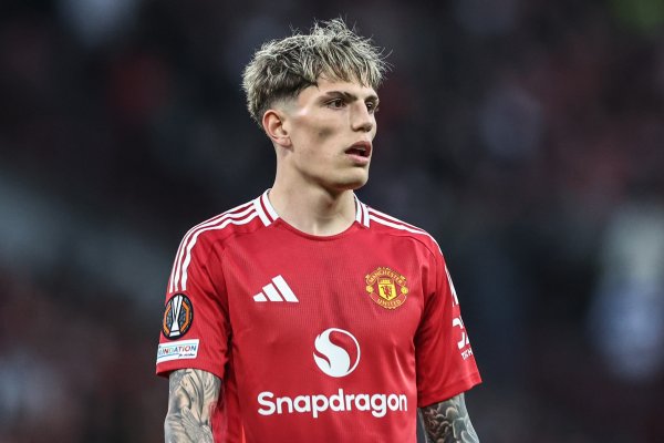 Romano: Garnacho s transfer to Leverkusen is complicated, players  first choice to stay in the Premier League to play