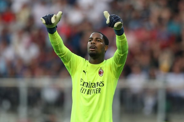 Amelia: Menion was affected by Milan s overall performance this season, and it is a big advantage for him to stay in the team