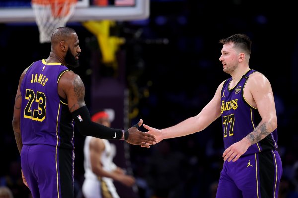 Pierce: The Lakers can t build a championship team around East Zhan. They are the worst defenders in the team