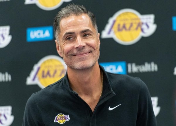 It won t be both ways again, right? Wen Pang: The Lakers may sign two centers this week