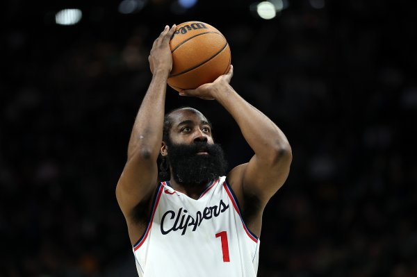 Harden made 688 three-point fouls in his career, ranking first in history, Lillard ranked second in 