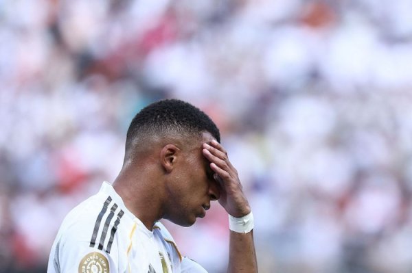 Send his ex to advance and swallow 4 goals and eliminated. Mbappe s first year of Real Madrid failed!