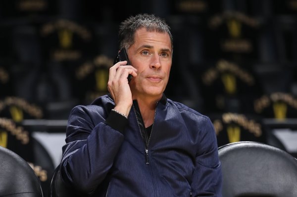 The Lakers are only 2.18 million from hard hats. Whether it is using the basic salary of veterans or the biennial exception, they must first lay off people.