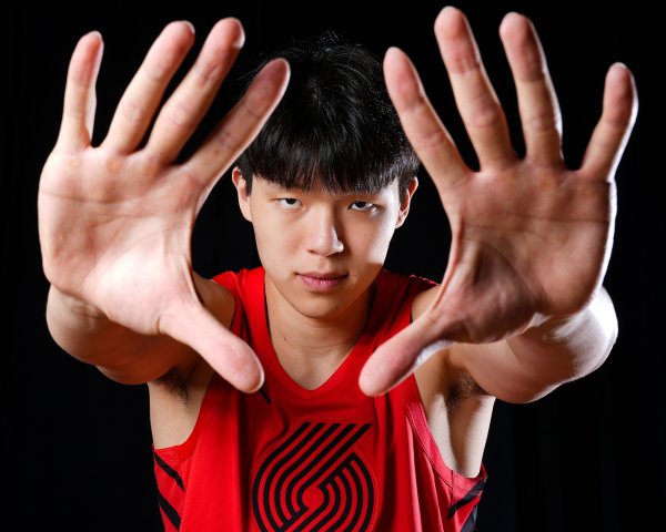 Team Note: I dare not say that Yang Hansen can reach Jokic s level, but his perception of space is indeed very good