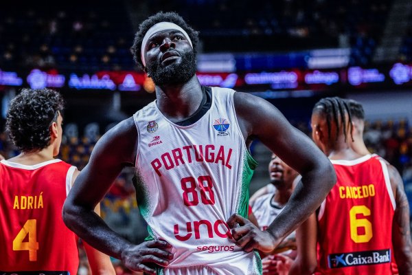 A unique and outstanding one! Portuguese strongman Kota scored 3 of 3 shots in the first quarter and scored 7 points, 3 rebounds, 1 assist and 1 hat, leading the team to the lead