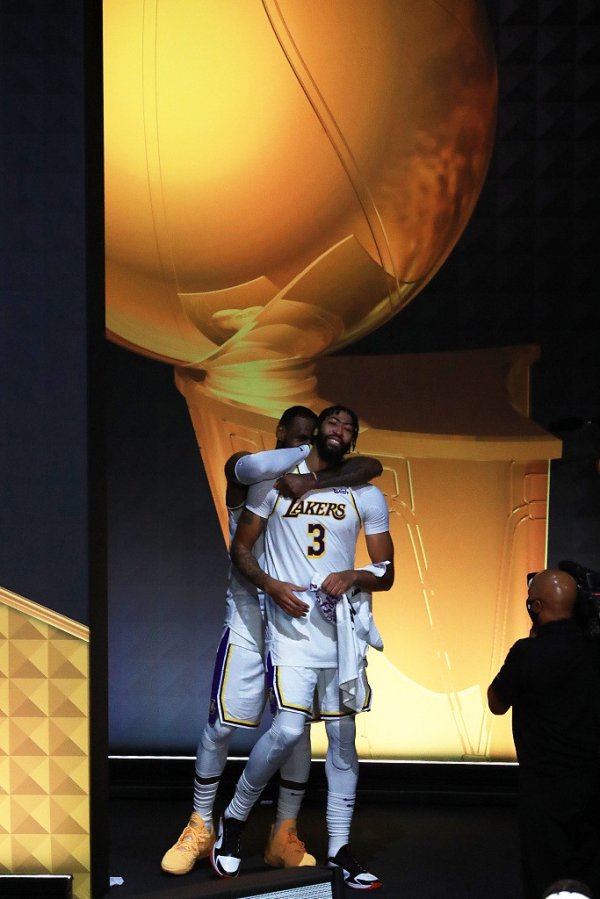 Lowe: The reason why the 20-year park championship is not respected is because the Lakers and James win the championship