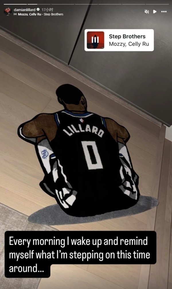 The mood is as pictured! Lillard is showing his custom carpet. The back of his Achilles tendon is sitting on the court.