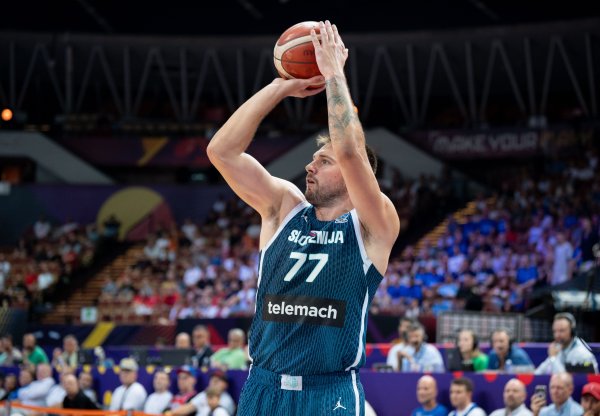 Both led the team to the top 8! Doncic ranked first in the European Championships with 34 points per game, Antetokounmpo ranked 30 times!