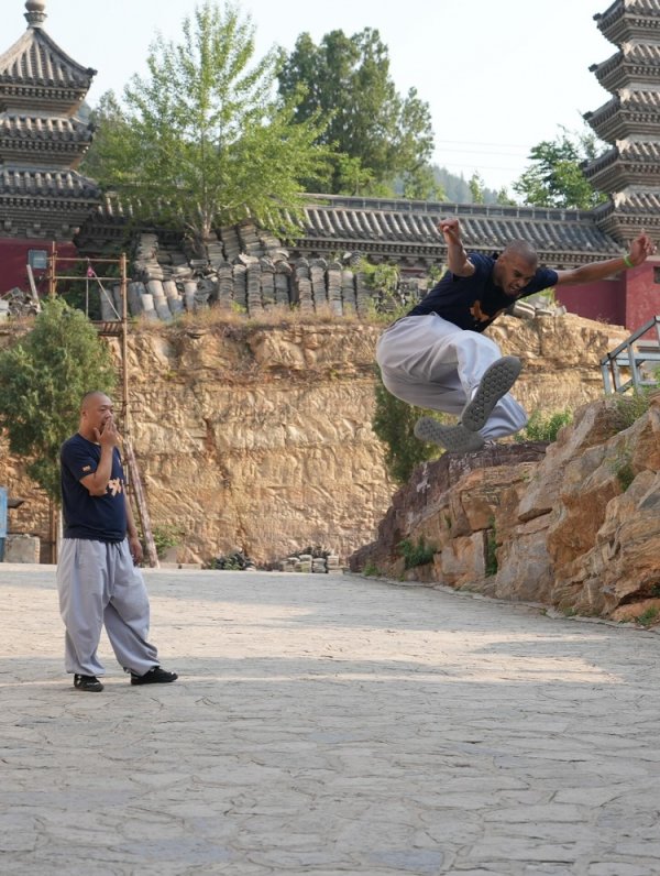 Wenban posted photos and reviewed the offseason: Special training with Wolf King & Olajuwon and others, heading to Shaolin Temple to practice