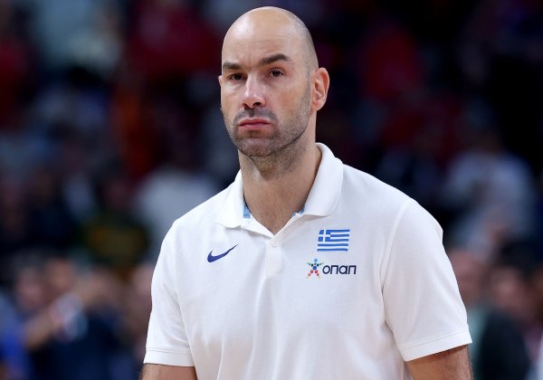 Not a good passer? Greek coach: Shen Jing is still young, it s not his turn to evaluate Antetokounmpo