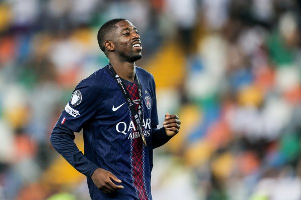 RMC reporter: Paris wounded Dembele and Duer watched the team training on the spot and greeted the fans