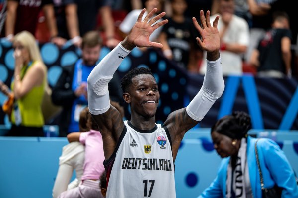 Schroeder entered the Hall of Fame? Fry: He is to the German team like Lowry to the Raptors. He should be rewarded