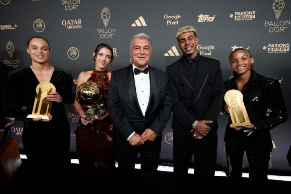 Reaped a lot! Barcelona official photos of Laporta and his own players attending the Golden Ball Awards
