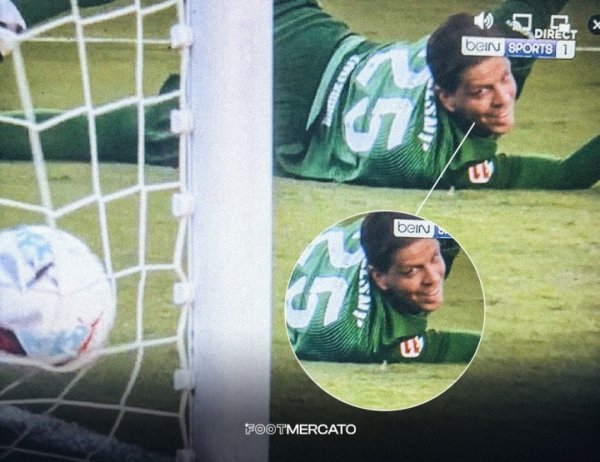 😅Can t hold it anymore? This is Sczesni s expression when Barcelona lost the third goal