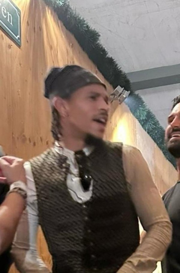 Photo: Sane was scolded by a fan at the Beer Festival. The former could not stand the fight between the two