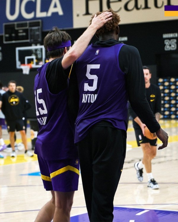 Lakers official training photos: Smart defends Hachimura mid-range shot, Reeves defends Smart