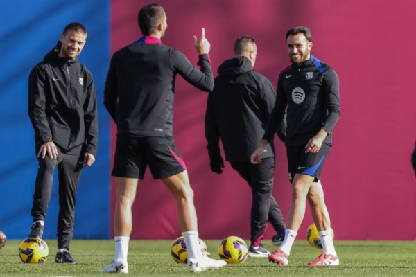 World Sports: Barcelona players conducted their last training of the week, and Flick was absent from training again