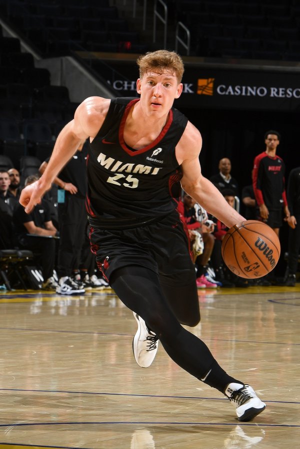 The series is eye-catching! Yakouchionis, the Heat s 20th pick, contributed 10 assists and scored 8 points, 2 steals and 1 shot.