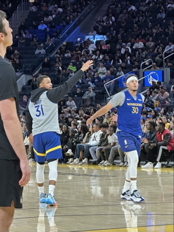 Real or fake Monkey King? The Curry brothers swapped their jerseys during training🤣