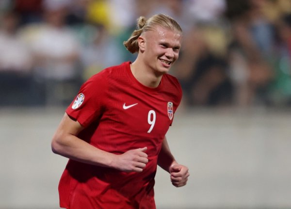 The number of games used for the national team s 50 goals: Haaland has the least 46 games, Messi 107 games, and Ronaldo 114 games