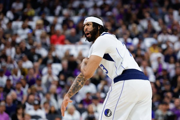 The top three picks gesture with each other! Thick eyebrows joked: They mean I have a college champion