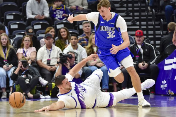 It feels cold to the touch! Flagg only had 1 assist as the starting point guard. He made 3% of 13 shots in the game and missed 26 open shots many times.