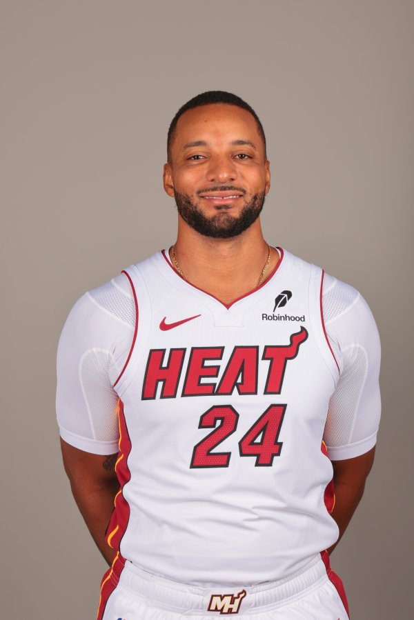 Fire support! Heat new aid Powell shot 4% of 8 in the half, 26 of 26 three-pointers, and scored 13 points and 3 assists.