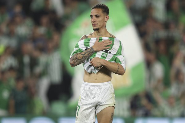 Anthony responded to being thrown a bottle by Huang Qian fans: This kind of thing must never happen again