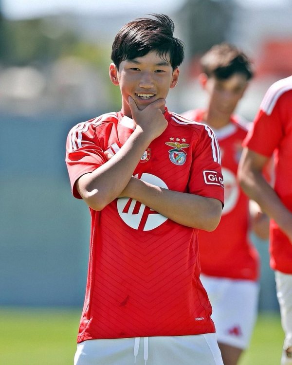Francisco Wang was selected into the Portugal U16 squad, along with Cristiano Ronaldo’s son Mini Ronaldo.