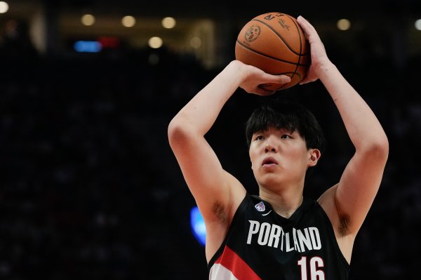 What score will Yang Hansen score in his debut? Offensive and defensive speed affects playing time. It is difficult to rotate the 10th man.
