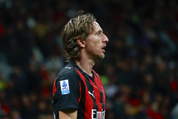 Give it your all! The 40-year-old Magic Flute touched the ball 121 times and provided assists. He played the entire game in 6 of the 8 Serie A rounds.