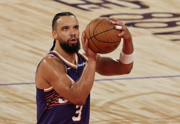 milestone! Dillon scored 10 points in the first quarter, surpassing the 7,000-point mark in his career.