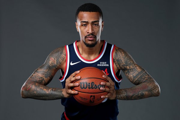 This substitute smells so good! Collins scored 16 points on 7-of-8 shooting, 6 rebounds, 1 assist, 2 steals, and 1 of 3-pointers.