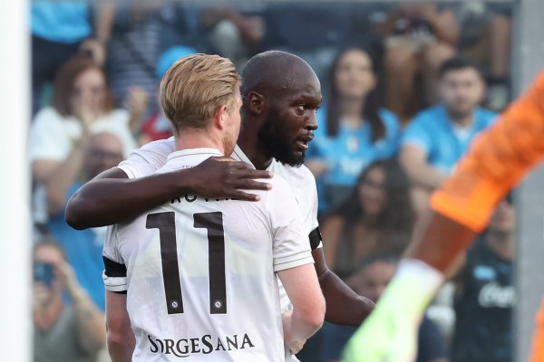 Brothers in trouble 😭 Lukaku strained his left leg from shooting in the pre-season, and now Ding Ding strained his right leg from shooting