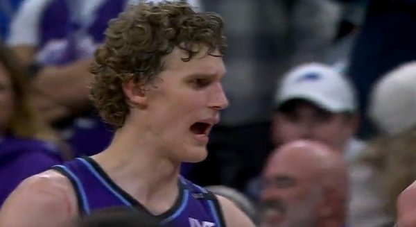 Makar received the ball and was fouled& and hit Gillespie at the same time. The Suns succeeded in a key challenge& with a jump ball in the middle circle.