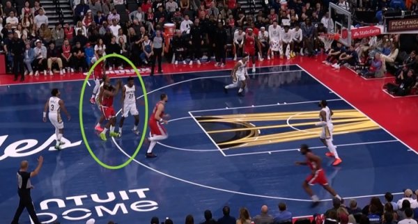 3+1! Harden s three-pointer also caused Missy s first-level malice. After scoring 4 points, the Clippers still had the ball.