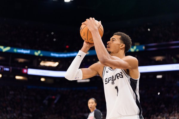 Not good! Wen Ban Yama hit Shen Jing in the face while fighting and was called a first-level criminal. He has committed 5 crimes in total.