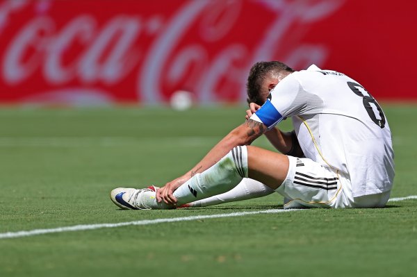 Marca: Valverde and Courtois both felt unwell after the game and will undergo tests today