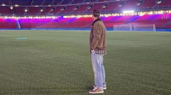 Night visit to Camp Nou! Daily: Barcelona didn’t know Messi was coming beforehand, and the hotel where Messi stayed could see Camp Nou