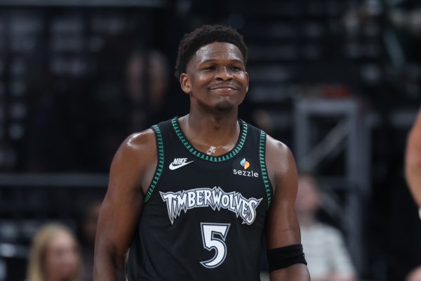 My hands are quite cold! Edwards made 8 of 8 shots in the half, 26 of 26 three-pointers, 0 of 4 and scored 7 points. He also had 4 rebounds, 4 assists and 1 steal.