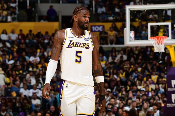 Retired with right knee contusion! Ayton only played 13 minutes and 26 seconds, scored 2 points, 3 rebounds and 1 steal on 1-of-2 shooting.